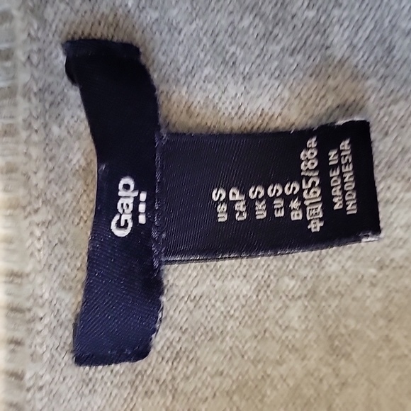 GAP Cardigan - Picture 2 of 6
